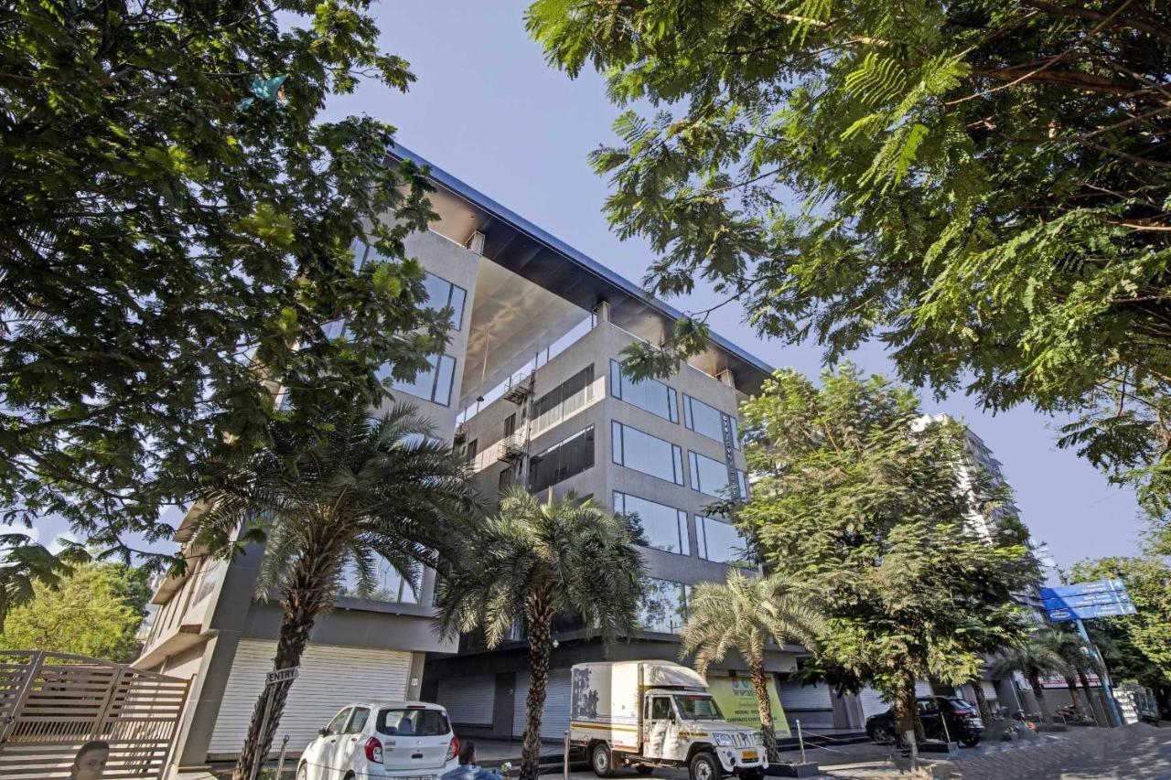 Collection O Infini Palace Surat Exterior foto